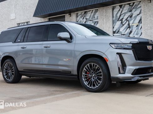 Used 2023 Cadillac Escalade ESV V image 17