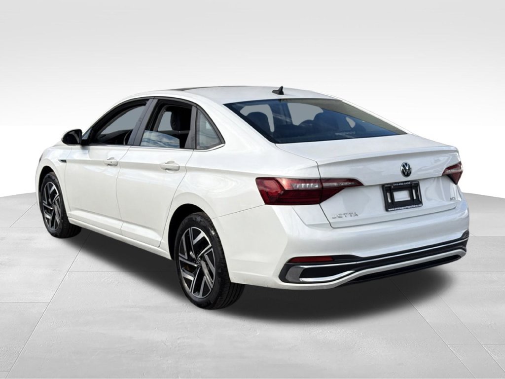 Used 2024 Volkswagen Jetta SEL FWD image 6