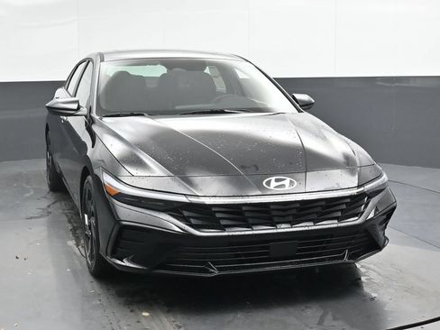 Used 2026 Hyundai Elantra SEL Sport Premium FWD image 5