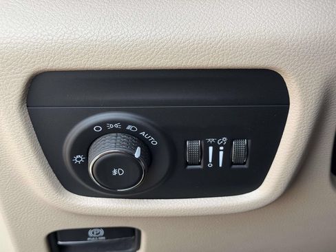Used 2024 Jeep Grand Cherokee Limited AWD/4WD image 29