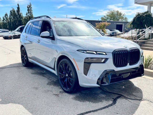 New 2027 BMW X7 xDrive40i w/ M Sport Package AWD/4WD image 2