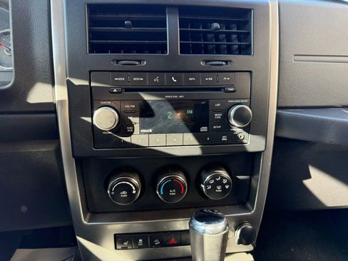 Used 2011 Jeep Liberty Sport image 16