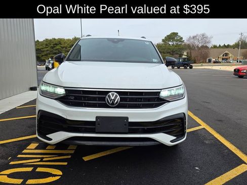 Used 2023 Volkswagen Tiguan SE R-Line image 2