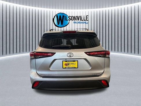 Used 2023 Toyota Highlander XLE AWD/4WD image 5