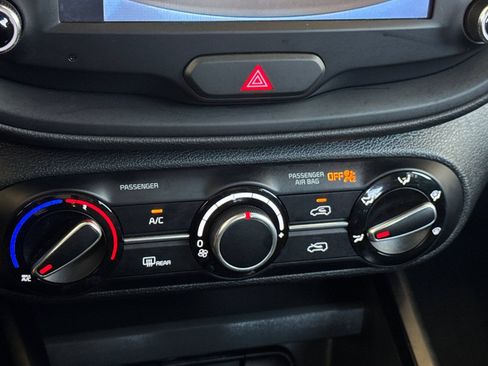 Used 2025 Kia Soul LX w/ LX Technology Package FWD image 20