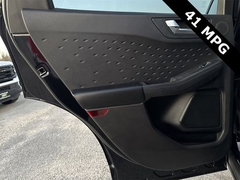 Used 2020 Ford Escape Titanium image 23