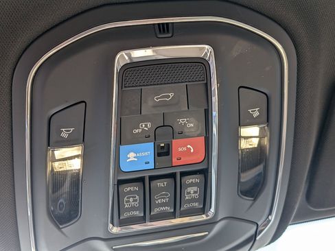 Certified 2024 Jeep Grand Cherokee L Limited w/ Luxury Tech Group II AWD/4WD image 23