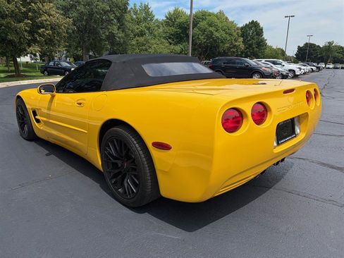 Used 2004 Chevrolet Corvette Convertible w/ Preferred Equipment Group RWD image 12