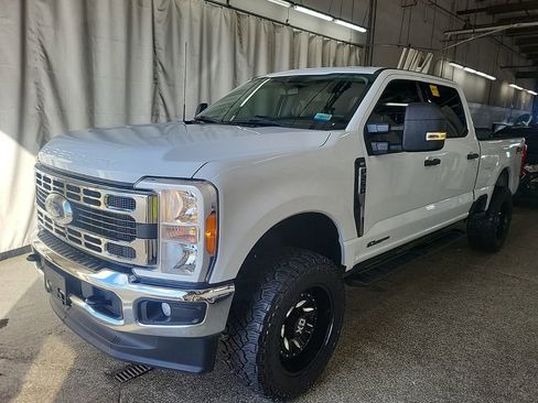 Used 2023 Ford F250 XLT w/ FX4 Off-Road Package image 3