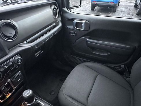 Used 2022 Jeep Wrangler Unlimited Sport image 29