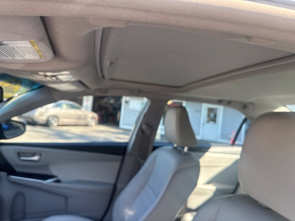 Used 2015 Toyota Camry XLE w/ Moonroof Package FWD image 25