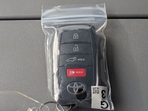 New 2026 Toyota Highlander Limited image 32