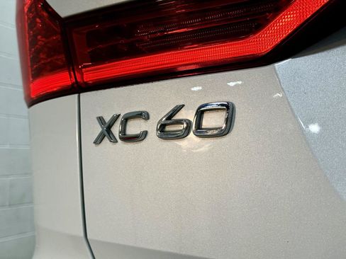 Used 2024 Volvo XC60 B5 Plus w/ Protection Package Premier AWD/4WD image 7