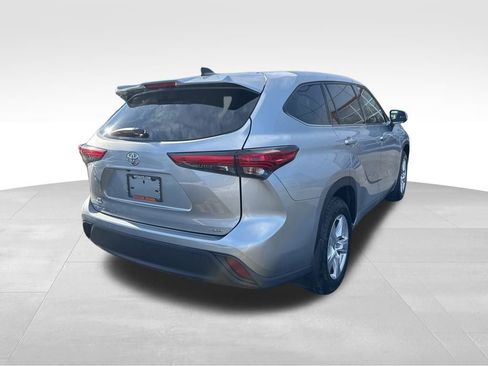 Used 2022 Toyota Highlander L image 5
