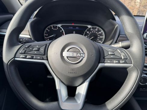 Used 2025 Nissan Altima 2.5 SV image 27