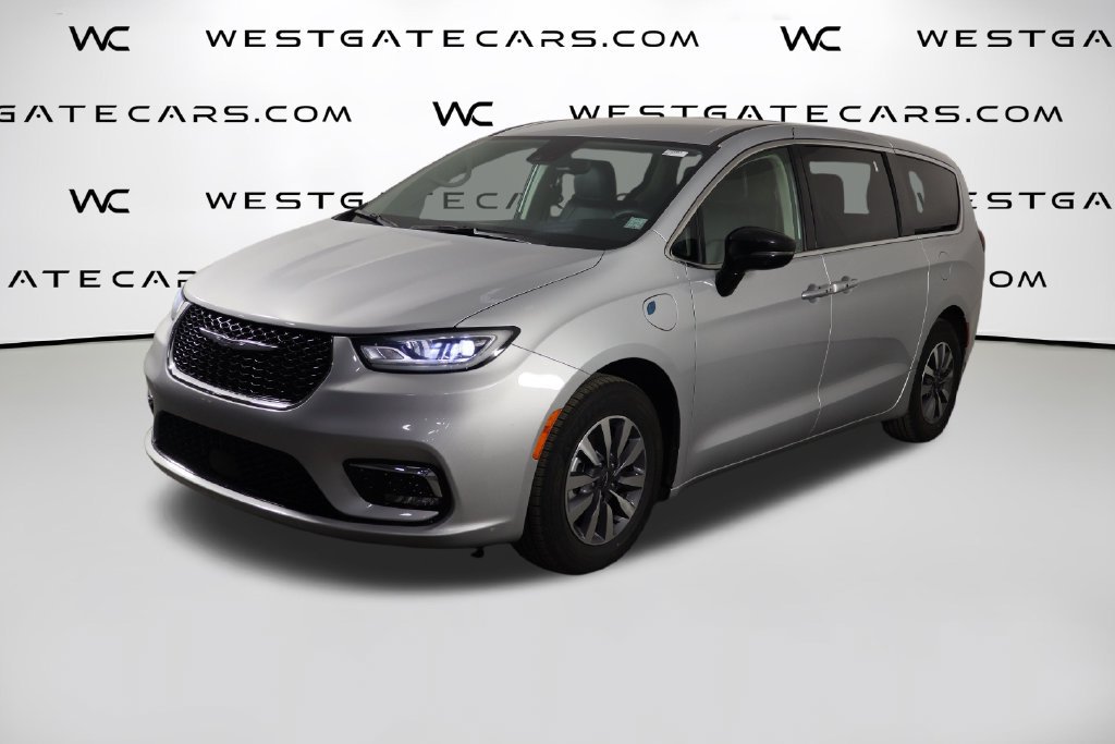 Used 2024 Chrysler Pacifica Limited FWD 360° Tour