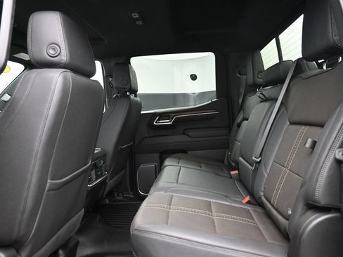 Used 2025 Chevrolet Silverado 1500 High Country w/ High Country Premium Package AWD/4WD image 12