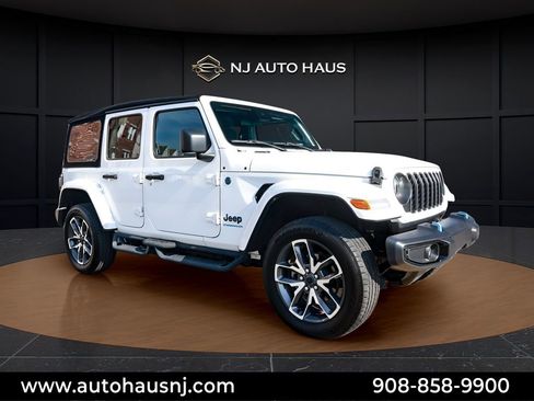 Used 2024 Jeep Wrangler Unlimited w/ Convenience Group AWD/4WD image 1