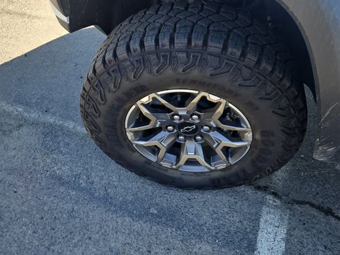 Used 2024 Chevrolet Colorado ZR2 image 3