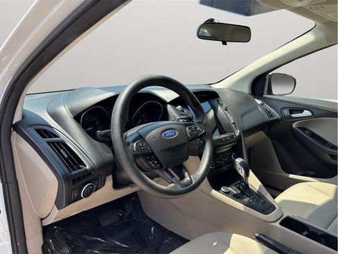 Used 2017 Ford Focus SE FWD image 6