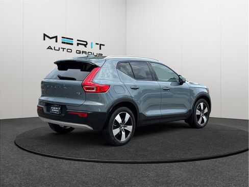 Used 2021 Volvo XC40 T5 Momentum w/ Premium Package AWD/4WD image 9