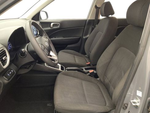 Used 2022 Hyundai Venue SE image 17