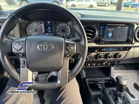 Used 2016 Toyota Tacoma TRD Sport image 20