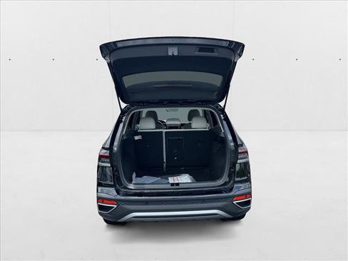 New 2025 Volkswagen Taos SE image 7