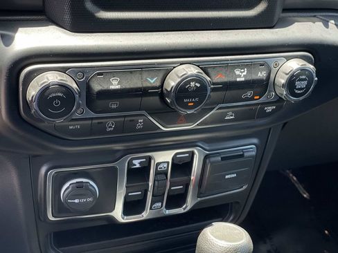 Used 2022 Jeep Gladiator Sport AWD/4WD image 18
