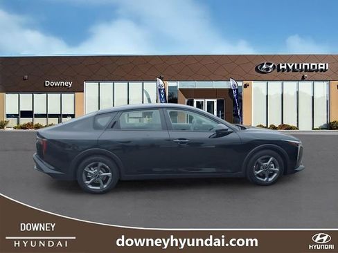 Used 2025 Kia K4 LXS image 3