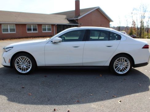 Used 2024 BMW 530i xDrive w/ Executive Package image 6