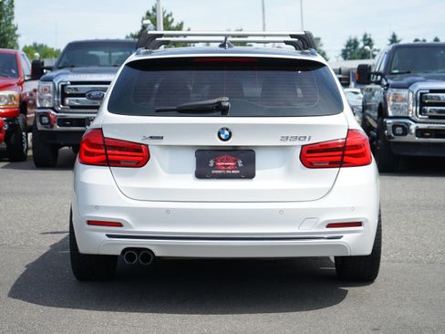 Used 2017 BMW 330i xDrive Wagon AWD/4WD image 4