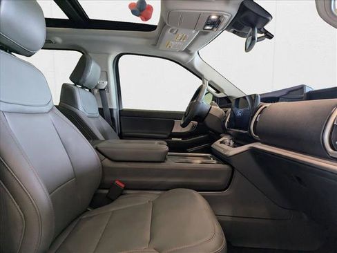 New 2025 Ford Expedition Active image 17