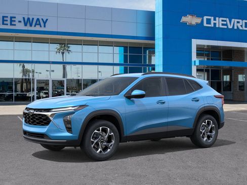 New 2026 Chevrolet Trax LT w/ Driver Confidence Package image 2