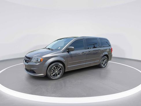 Used 2017 Dodge Grand Caravan SE FWD image 4