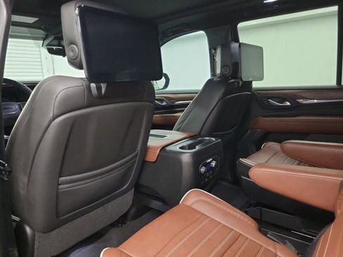 Used 2023 GMC Yukon Denali Ultimate AWD/4WD image 13