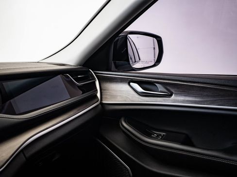 Used 2023 Jeep Grand Cherokee 4WD 4xe image 34