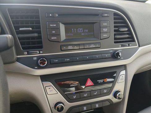 Used 2017 Hyundai Elantra SE w/ Cargo Package image 4