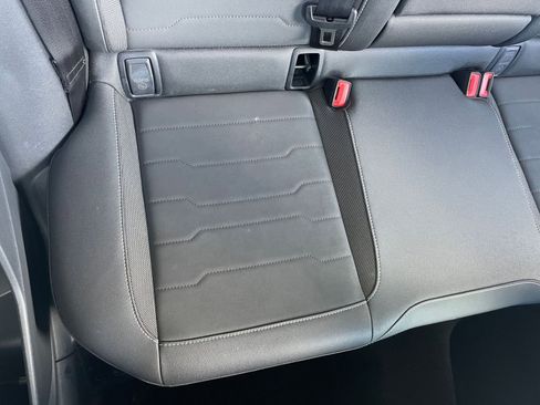 Used 2025 Volkswagen Taos SE image 37