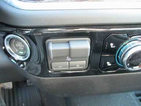 New 2026 GMC Sierra 1500 SLE w/ Max Trailering Package image 17