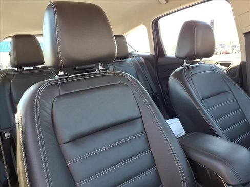 Used 2017 Ford C-MAX Energi Titanium image 17