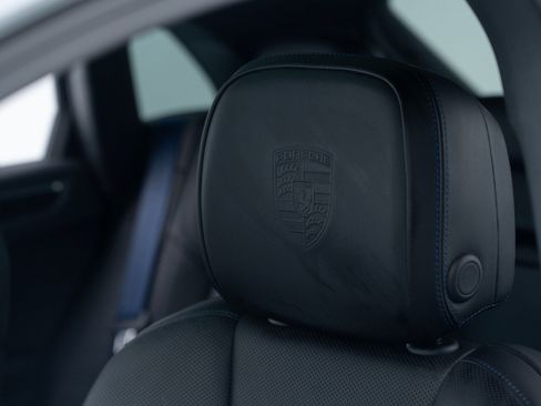 Certified 2026 Porsche Macan AWD/4WD image 19