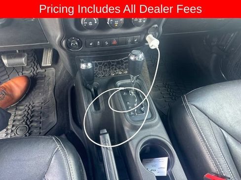 Used 2017 Jeep Wrangler Unlimited Rubicon AWD/4WD image 5