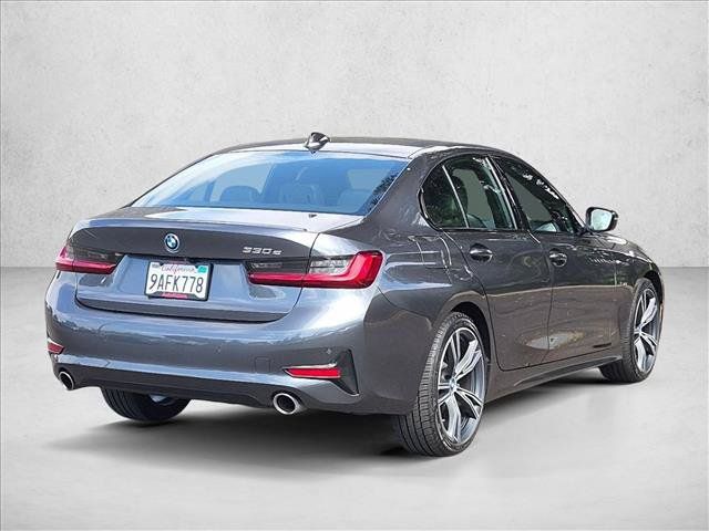 Certified 2022 BMW 330e w/ Premium Package RWD image 5