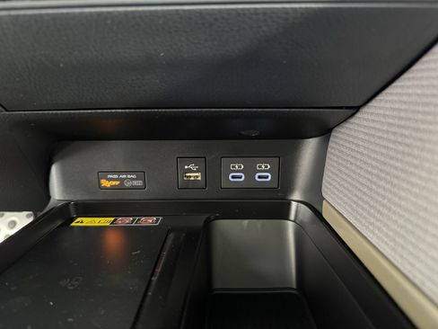 New 2026 Toyota Camry SE w/ Convenience Package FWD image 3