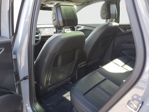 Used 2024 Audi Q4 e-tron Prestige image 15