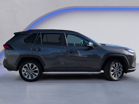Used 2023 Toyota RAV4 XLE Premium image 3