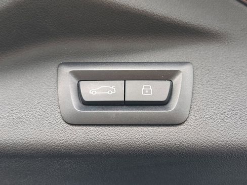 Used 2023 BMW X7 M60i w/ Executive Package image 29