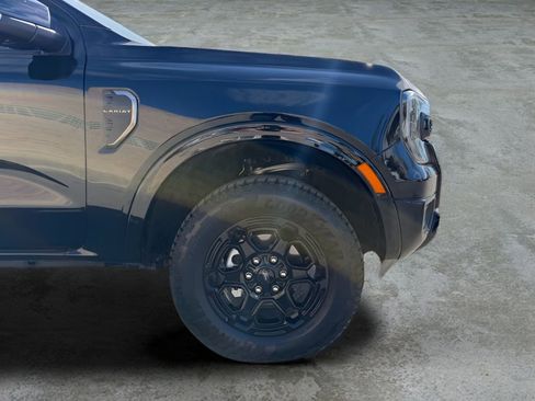 Used 2025 Ford Ranger Lariat w/ Black Appearance Package image 9
