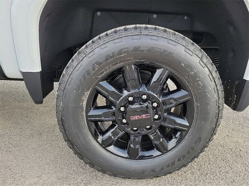 New 2026 GMC Sierra 2500 AT4 w/ AT4 Premium Plus Package image 10